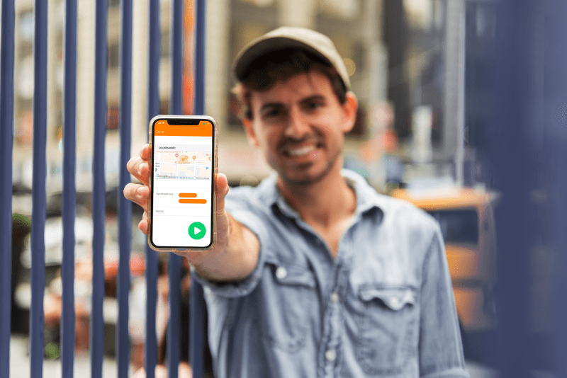 Movil play entrada fichaje mapa itinerancia hombre trabajador